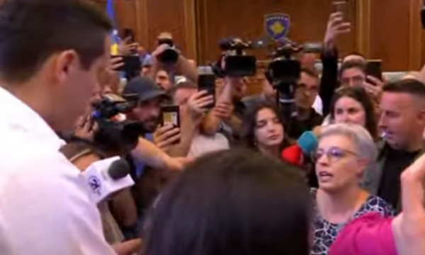 Gruda debaton me deputetet e VV gjatë përplasjeve, Gërvalla: Kemi afat deri më 6 shtator për konstituimin e Kuvendit