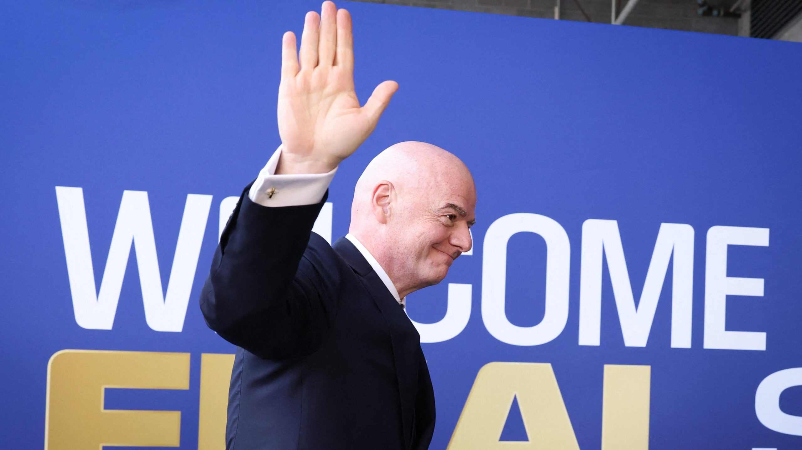 Infantino kërkon falje pas polemikave në FIFA, në prag të garës për një mandat të katërt