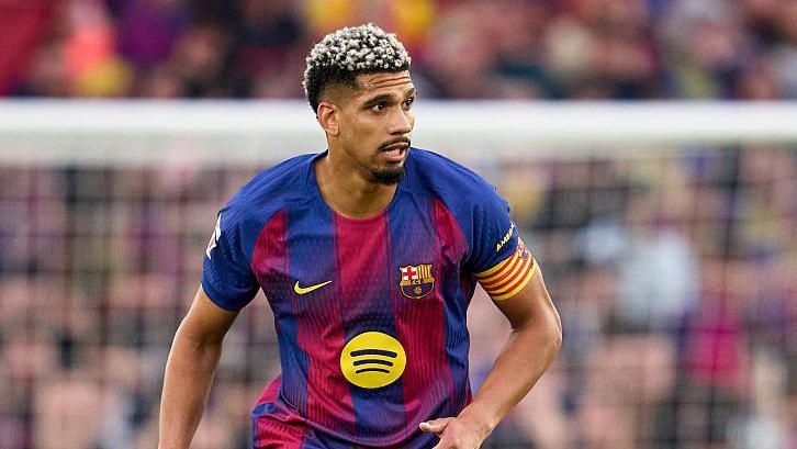 Ronald Araújo largohet nga Barcelona, transferohet në huazim te Liverpooli