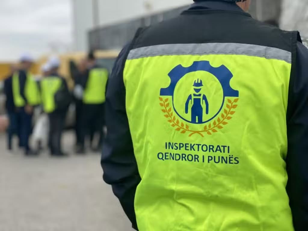 Inspektorati Qendror i Punës ndalon punimet në 6 objekte ndërtimi në Prishtinë, Pejë dhe në Mitrovicë