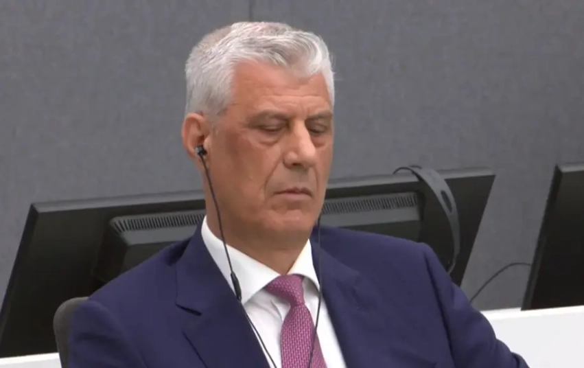 Vëllai i Hashim Thaçit, Nazmiu, del nga salla gjatë leximit të aktgjykimit