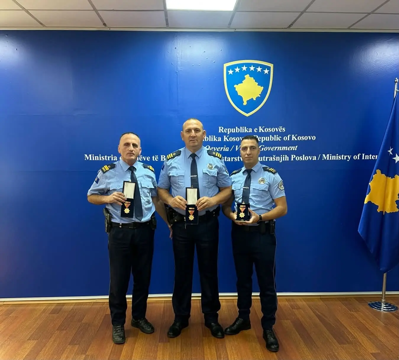 Heroizëm në uniformë, tre policë të Podujevës nderohen me medalje për shpëtimin e jetës