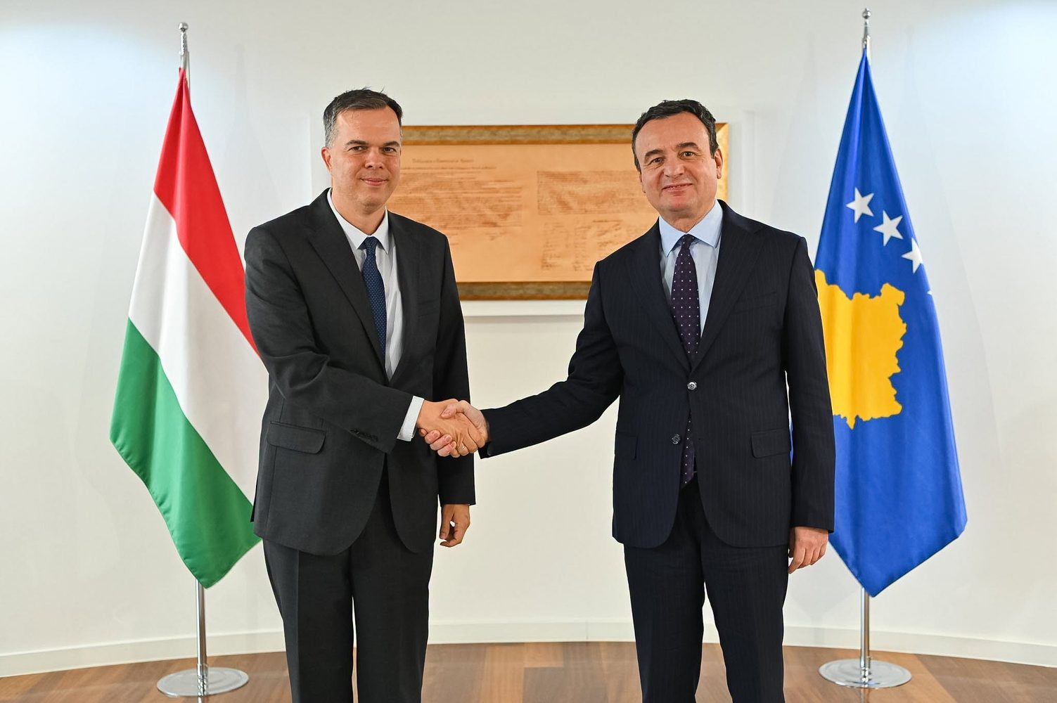 Kurti takon ambasadorin hungarez, diskutojnë për bashkëpunimin ekonomik