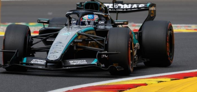 Max Verstappen rikthehet te fitorja, Hamilton në podium pas një gare kaotike